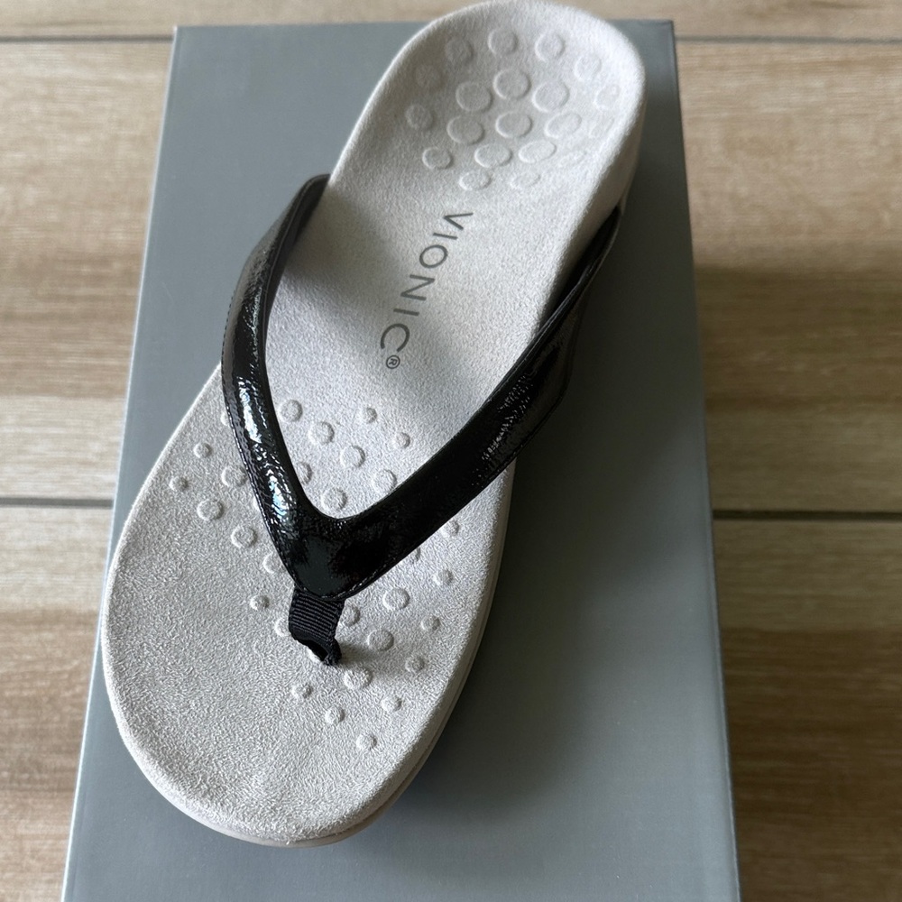 NWT Vionic Black Dillon Toe Post Sandals, Sz 7M